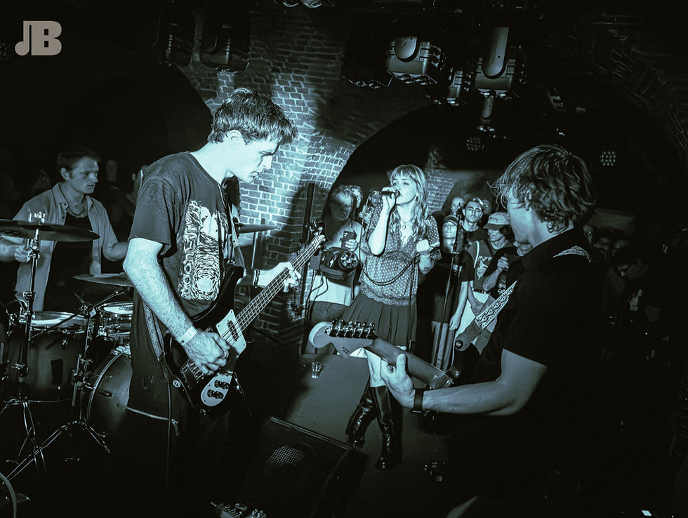 She's Green in Brussels, BE: Photos
