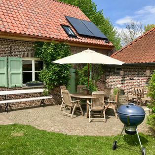 terras met BBQ