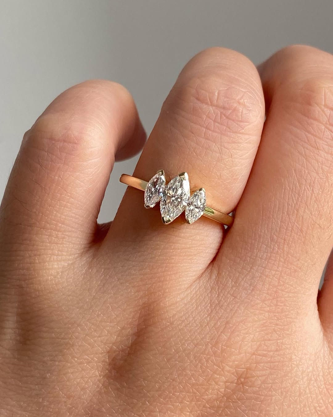 טבעת זהב משובצת יהלומי מעבדה מרקיזה