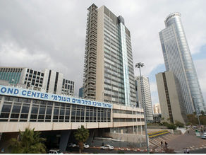 למה לקנות יהלומים ותכשיטים אך ורק מ-חבר בורסה ליהלומים ולא מכל אחד שעובד בבורסה- תדרשו לראות תג כחול אשר כתוב עליו "חבר בורסה"