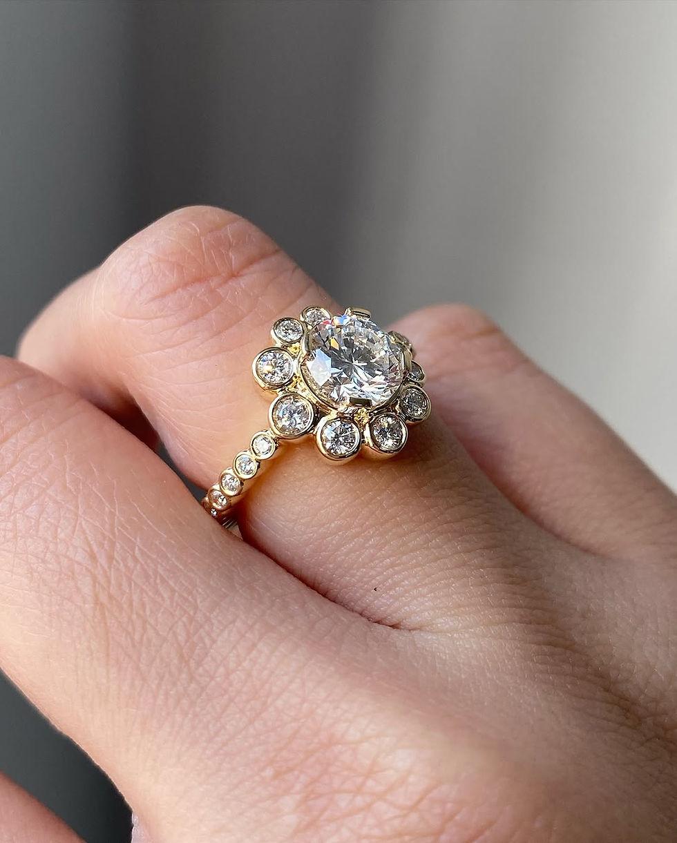 Miniaturbild: Goldring, besetzt mit CVD-Labordiamanten/synthetischen Diamanten