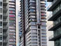 DTLA 10억 달러 주상복합..40층 건물 그래피티 세례