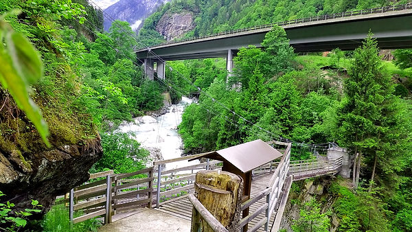 Fellibodenhängebrücke_corr.jpg