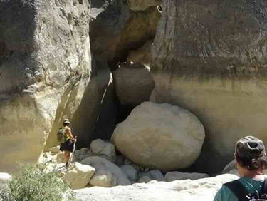 "Λαός που δε βαστά γερά Θεό και παραδόσεις, δεν έχει ρίζες κι’ εύκολα, θα τόνε ξεριζώσεις!"
