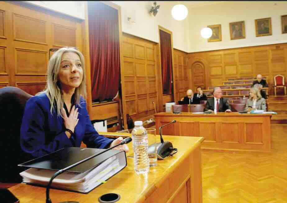 Εξεταστική: Θεατρινισμοί από την αγρότισσα με τη Φεράρι!