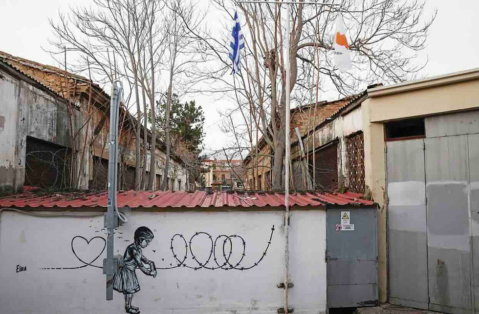 Η Ελλάς (του Ψευτορωμαίϊκου) κείται ...μακράν!