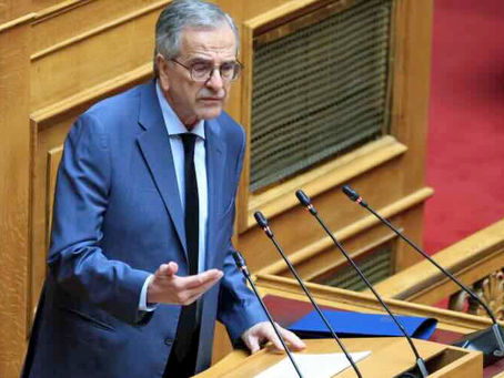 Να μιλήσουμε πολιτικά ή για μπότοξ, τένις, σόσιαλ, μαλλιά και καλή καρδιά;
