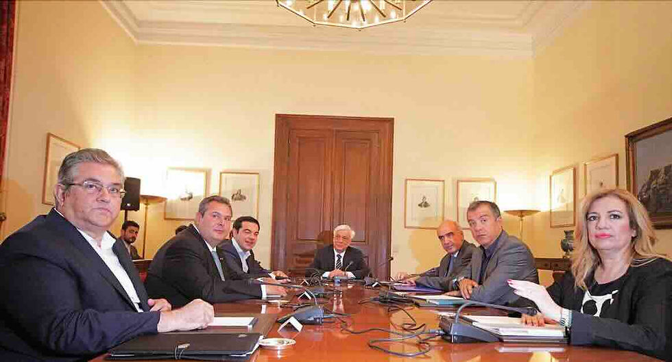 Το Ψευτορωμαίϊκο του 2015! Από δεξιά η Γεννήματα, ο Θεοδωράκης, ο Μέϊμαράκης, ο Παυλόπουλος, ο Τσίπρας, ο Καμμένος και ο Κουτσούμπας που είπε "Όχι"! Ειρωνεία ε;