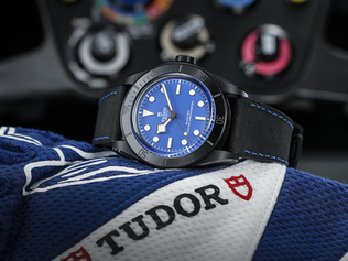 튜더 블랙 베이 세라믹 “블루”