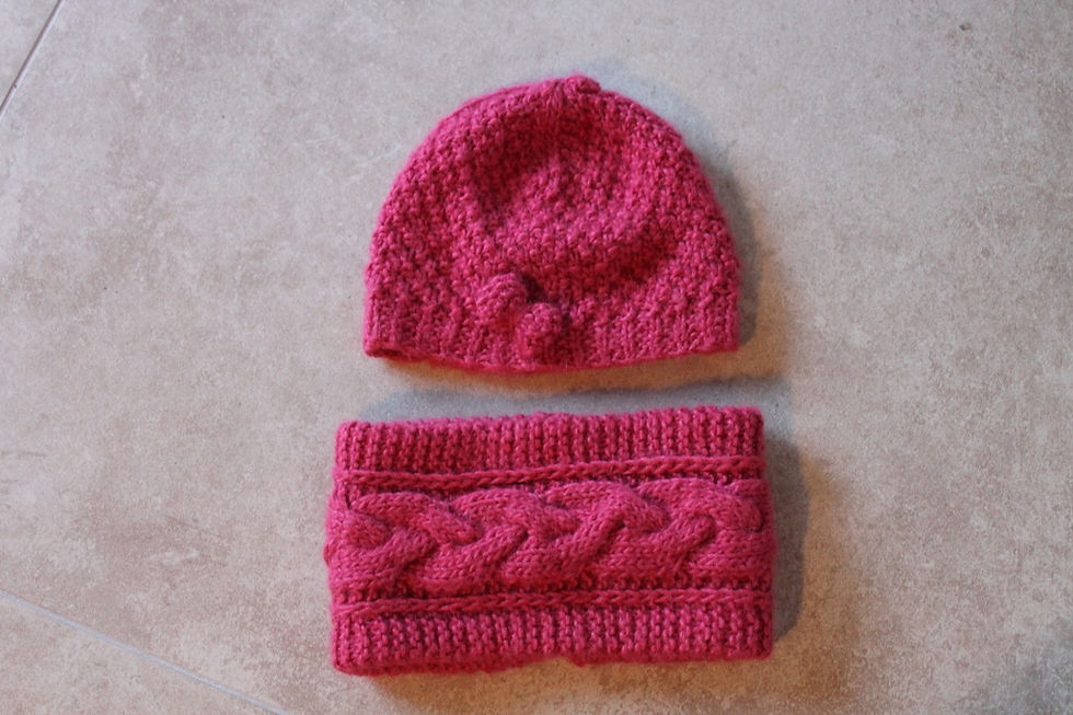 Le bonnet est réalisé d'après le modèle De Rerum Natura 