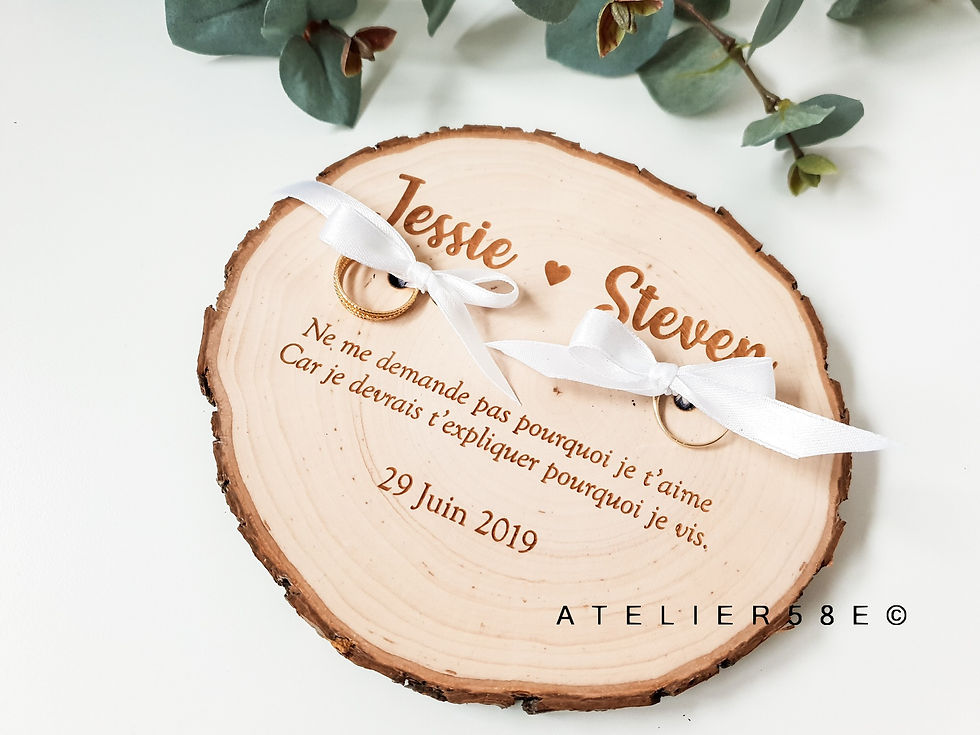 Support alliance mariage champetre rondin de bois gravé