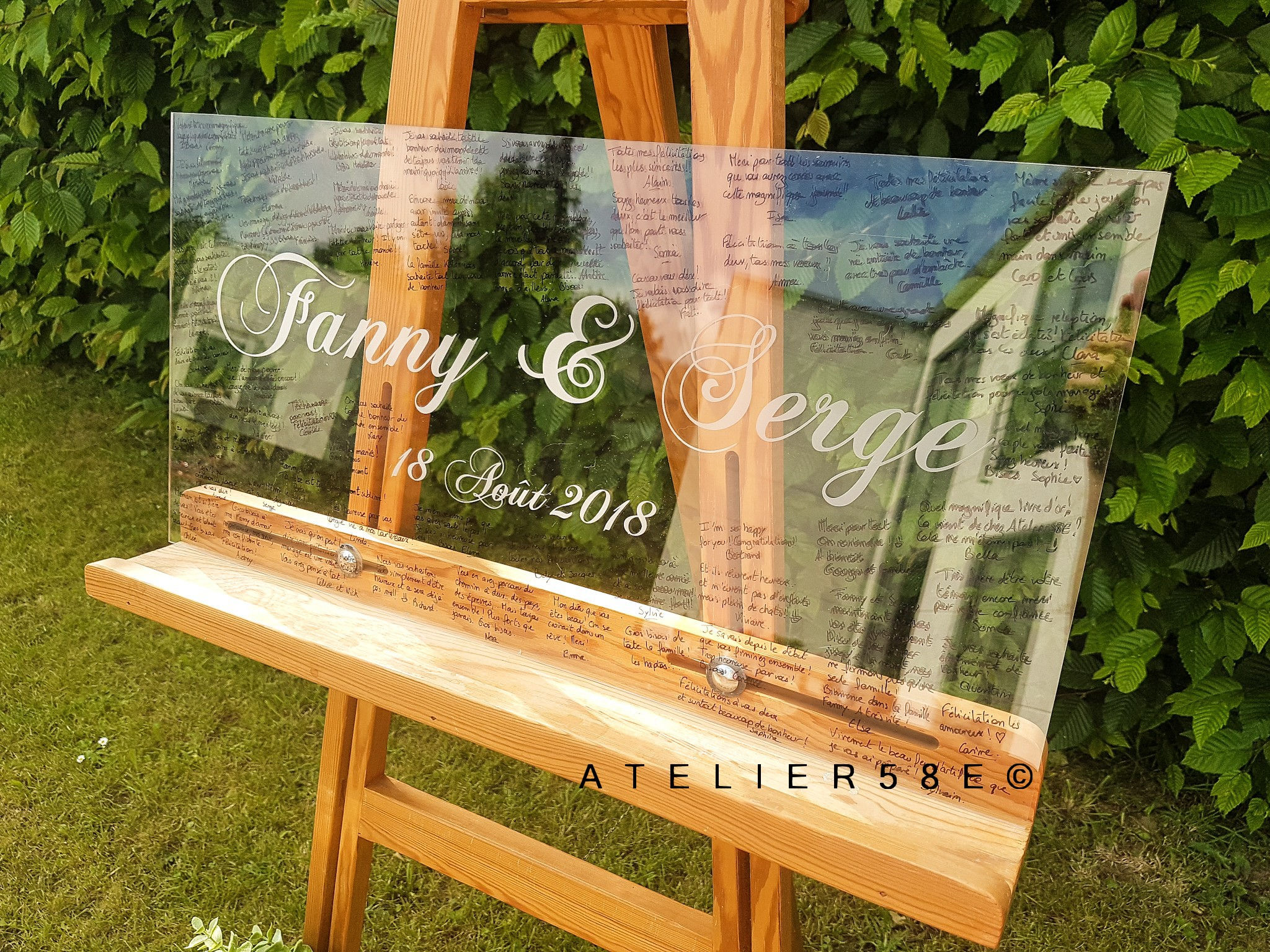 Livre d'or mariage pancarte en plexiglas personnalisée avec gravure