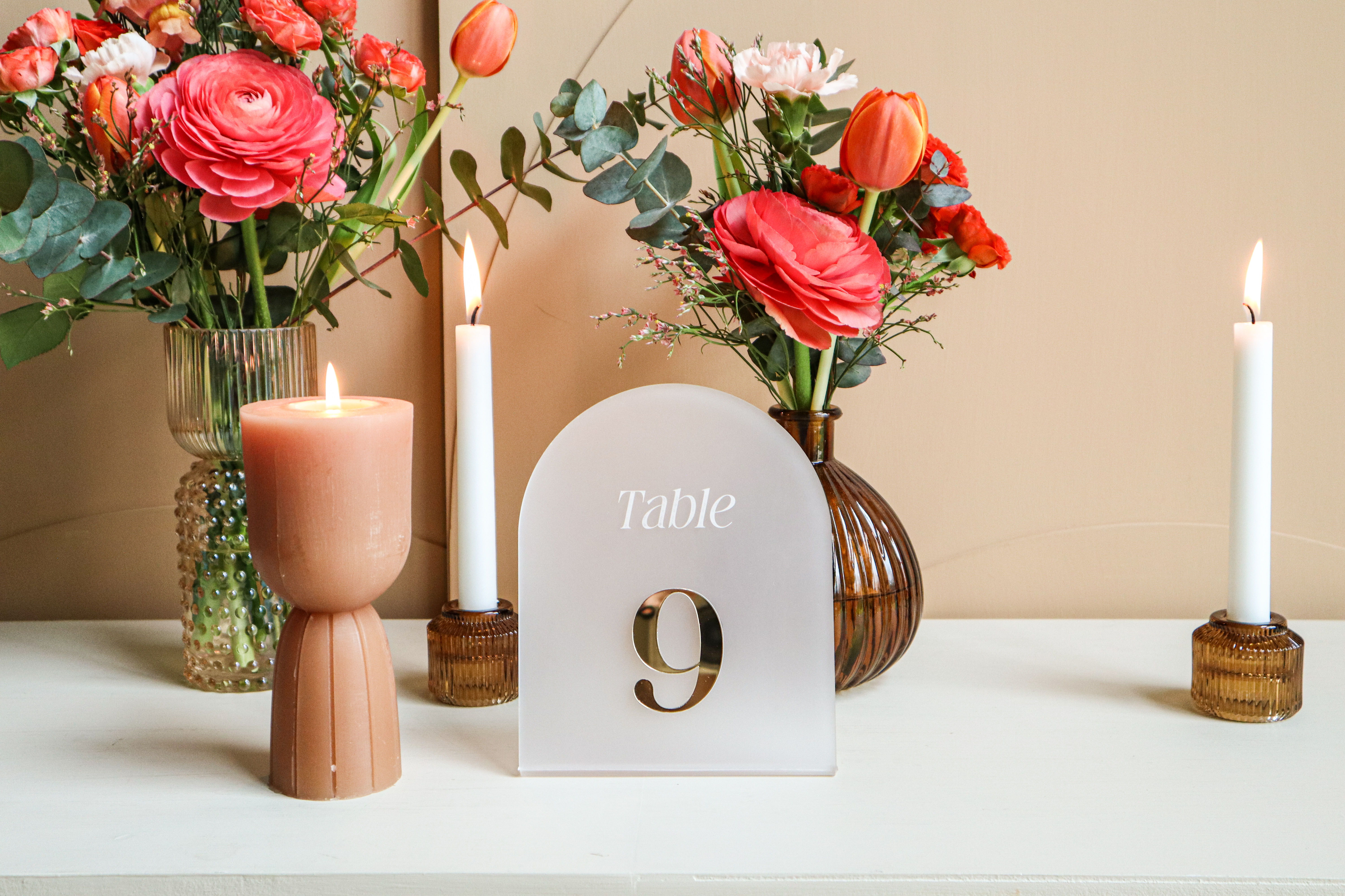 Numéros de tables de mariage en plexiglas givré forme d'arche