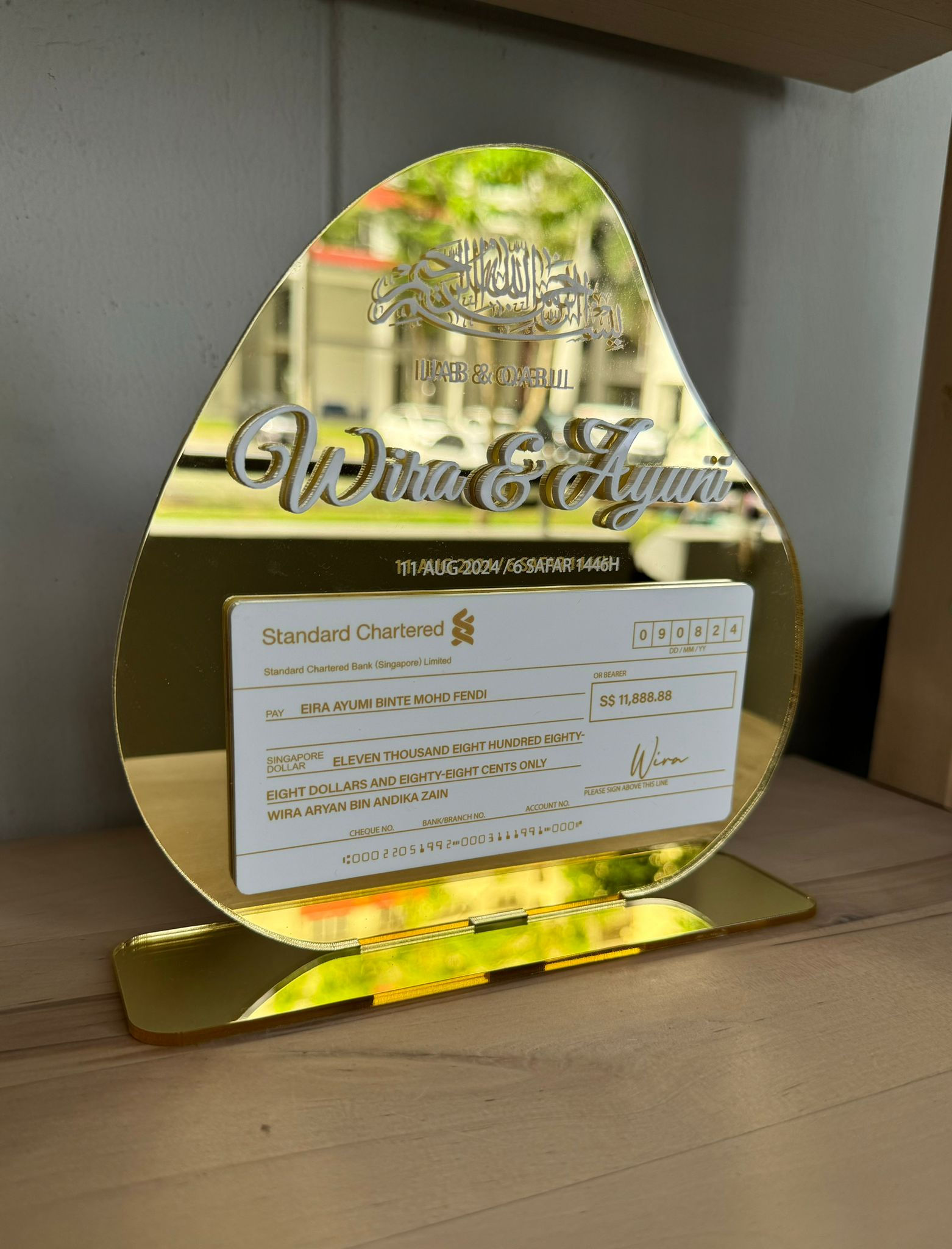 Palette Display with Mini 3D Cheque