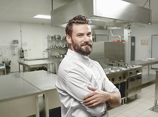 Cocinero en una cocina