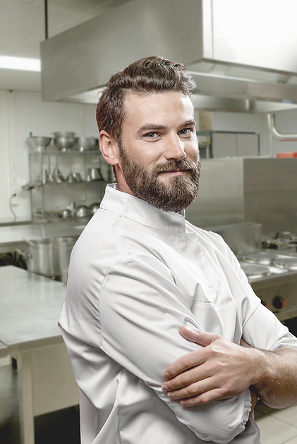 Cocinero en una cocina