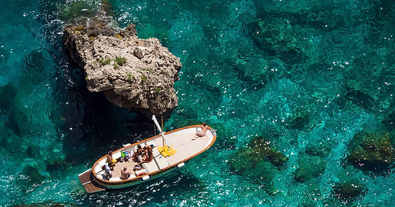 Tour in barca Capri Tourism.jpeg