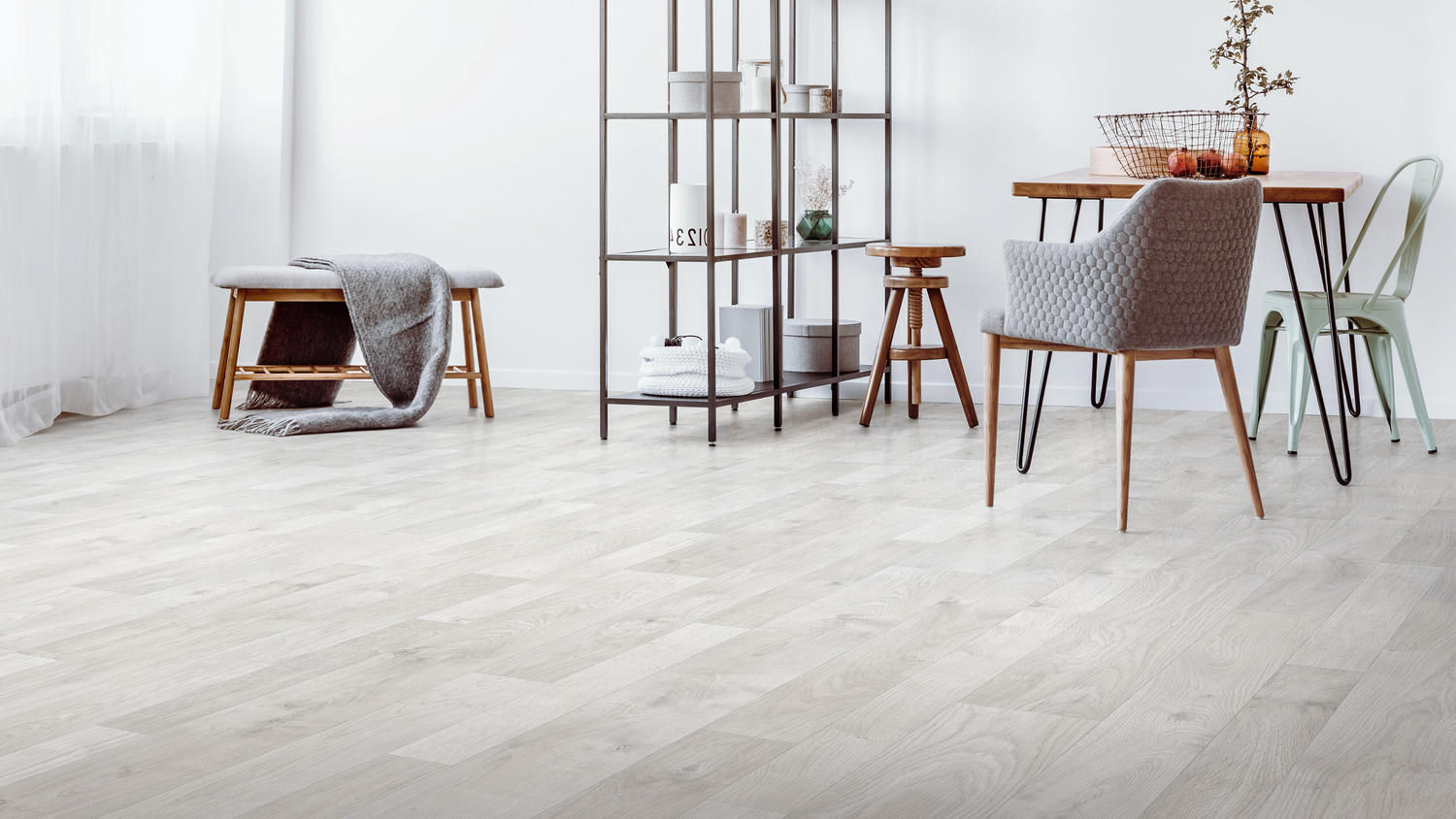 Space F - полукоммерция