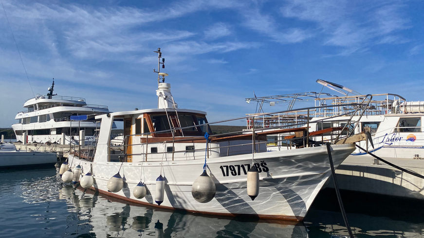 Unser Tauchboot bringt Dich sicher und komfortabel zu den Tauchplätzen