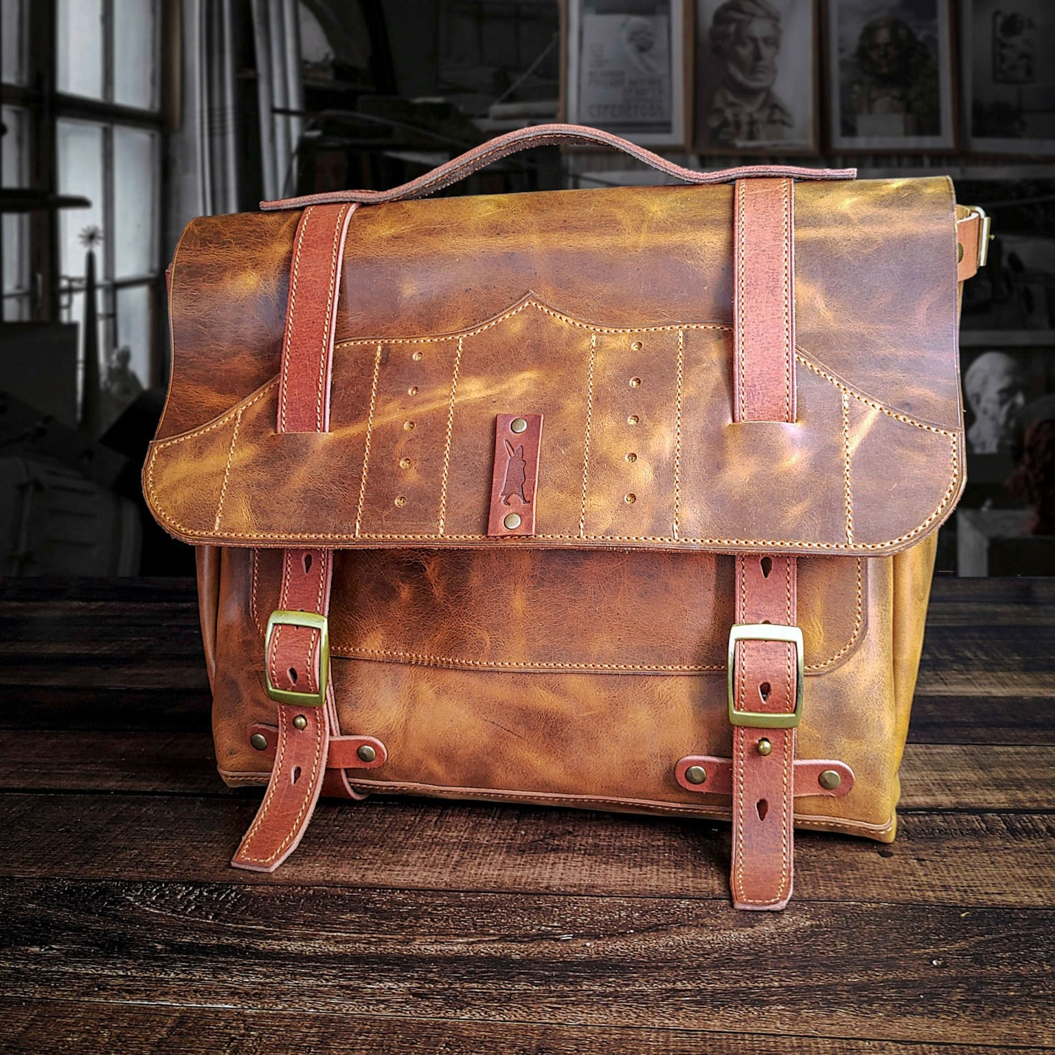 Bolso Yowen tostado de edición limitada.