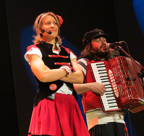 UXIA LAMBONA.jpg