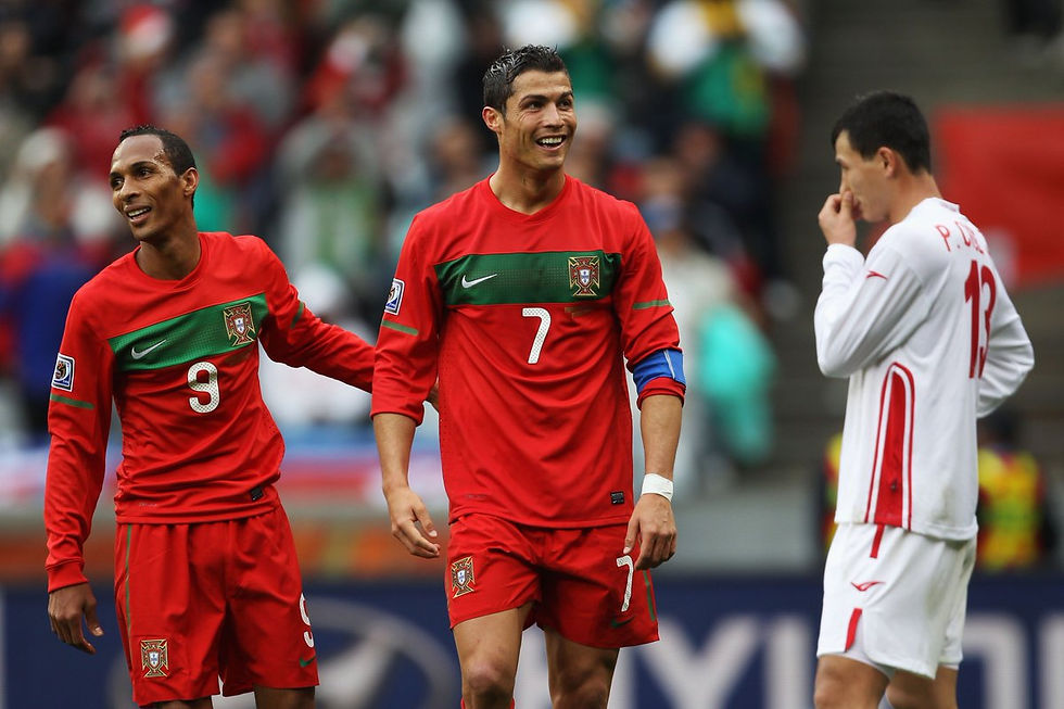 Cristiano Ronaldo sonríe tras conseguir su anotación frente a Corea del Norte.