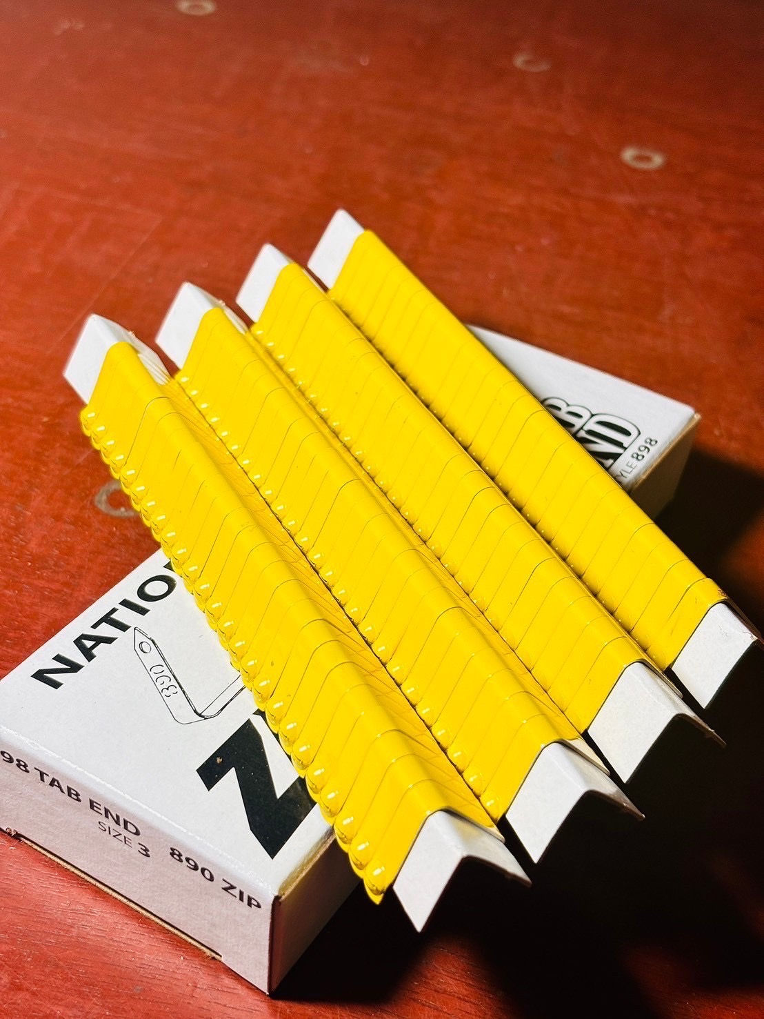 กิ๊ฟติดปีก สีเหลือง (พร้อมสลักชื่อ)