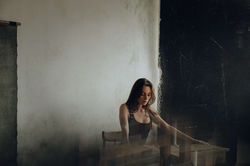 Sesión de fotos de retrato artístico personal mujer en Madrid