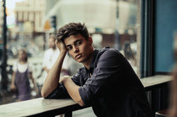 Fotografía retrato modelo ciudad