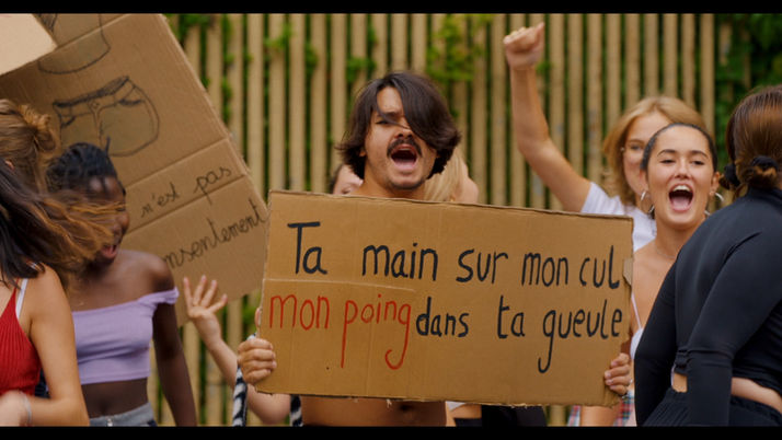 Crop top - un film de Victor Picard et Zoé Simpson avec Lou Crespin, Philippe Coussonneau et Zoé Simpson