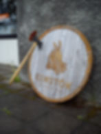 Sérsmíðaður skjöldur fyrir Einstök
