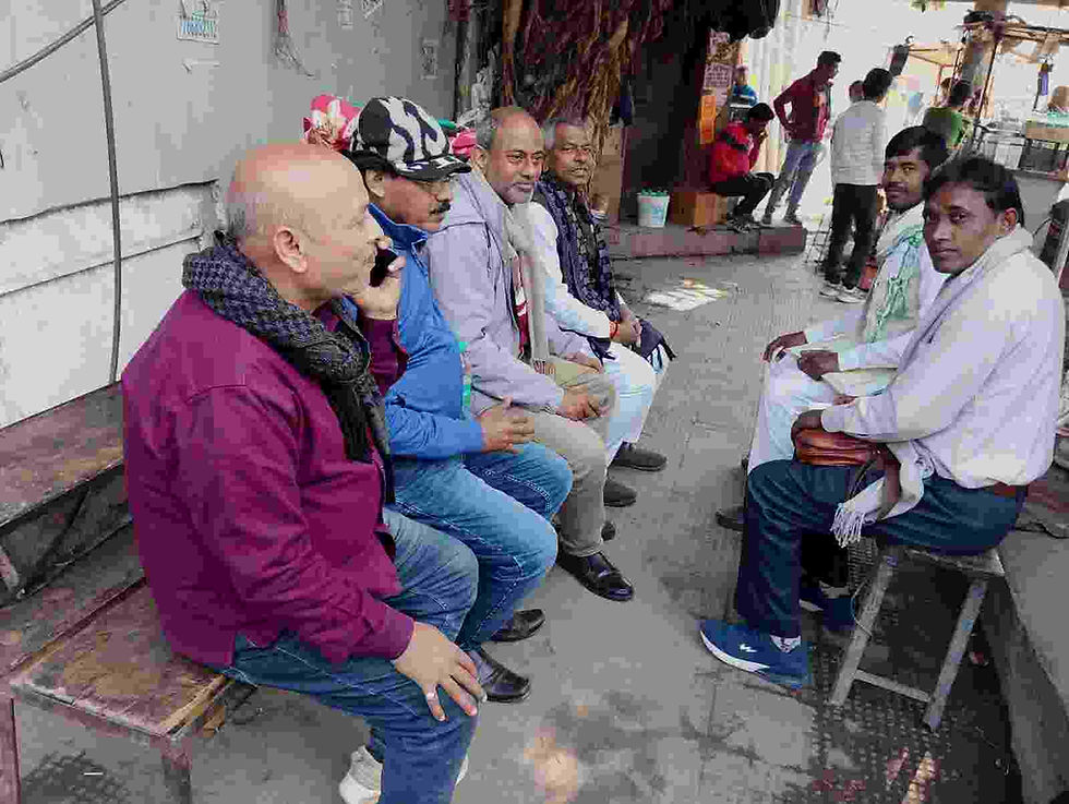 Team members discussion with the clashing vendors Vijendra and Manish