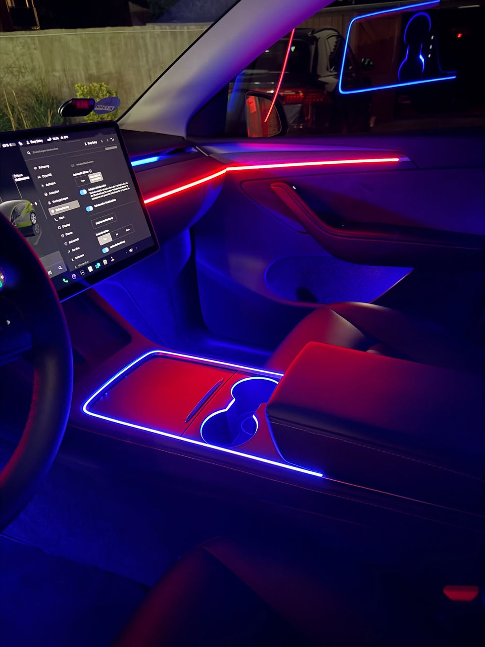 Thumbnail: Ambientebeleuchtung für Tesla Model 3/ Y inkl. Einbau