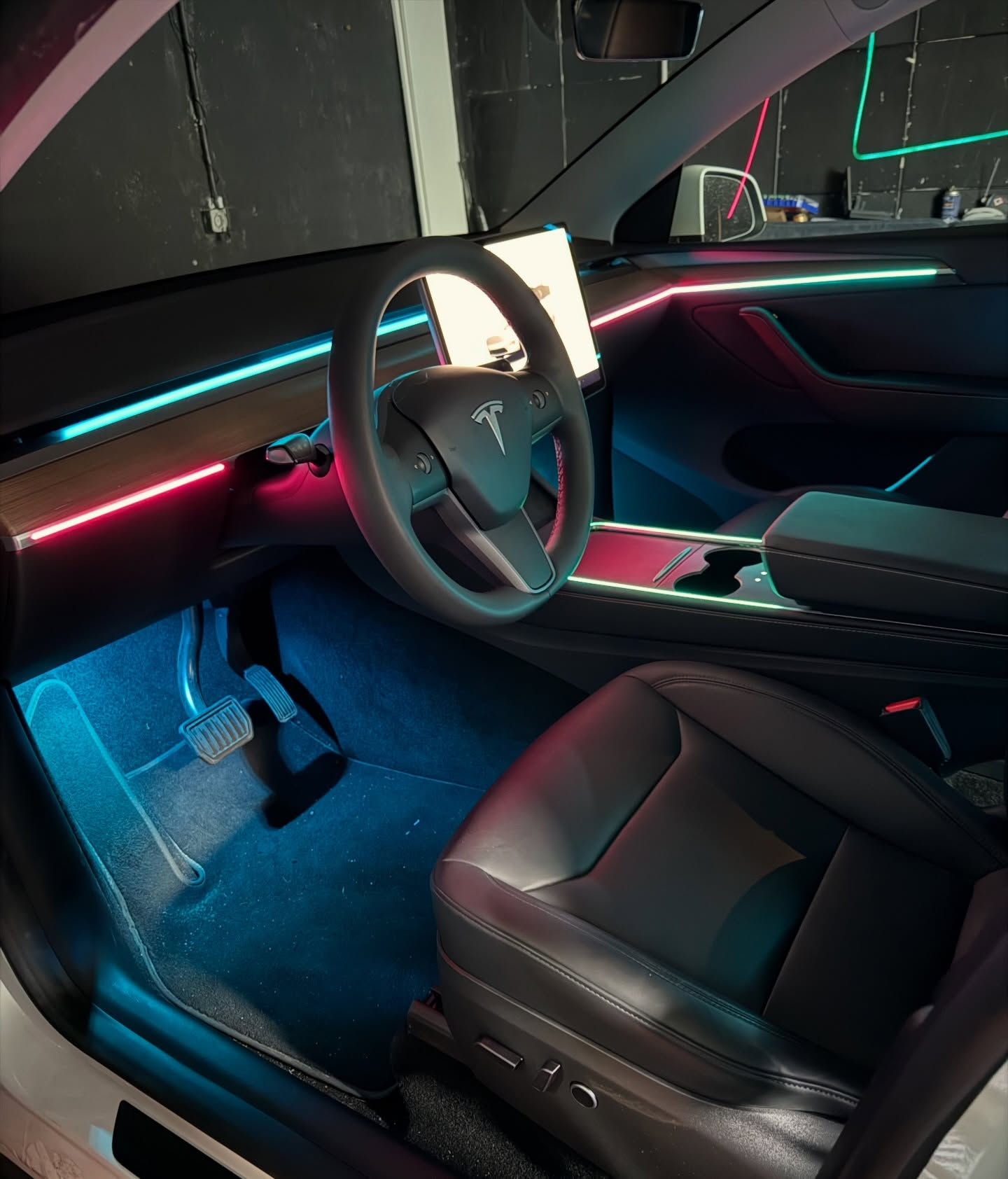 Ambientebeleuchtung für Tesla Model 3/ Y inkl. Einbau