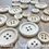 Miniatura: 24 BOTTONI IN LEGNO COLORE NATURALE MM 12-18-22