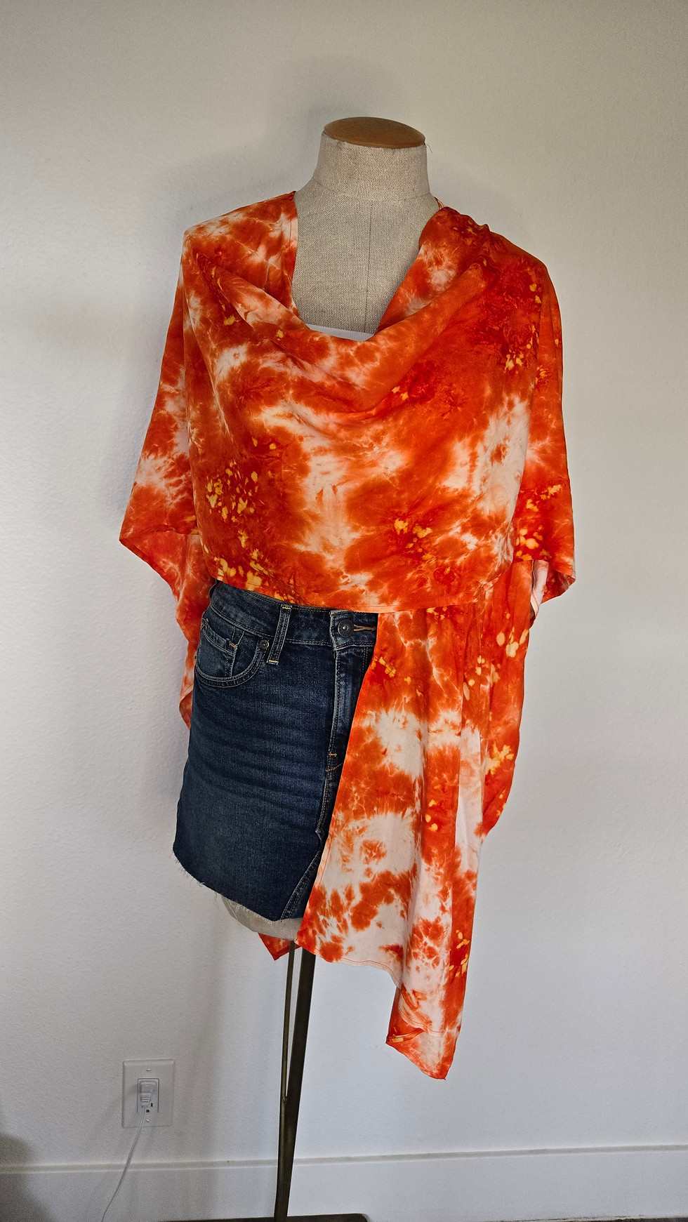 Thumbnail: Orange Galaxy Sleeveless Wrap – OS