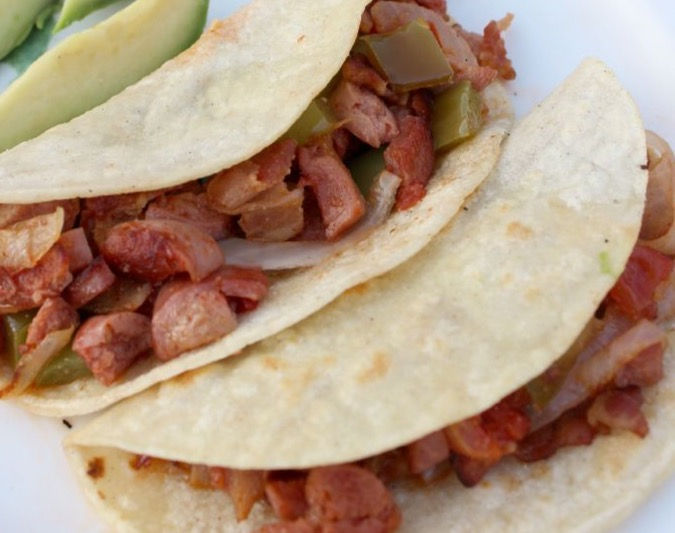 Salchichas a la mexicana con chile chipotle image