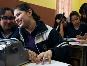 اليوم العالمي للغة بريل: الجائحة تظهر أهمية الوصول بالمعلومات إلى الجميع