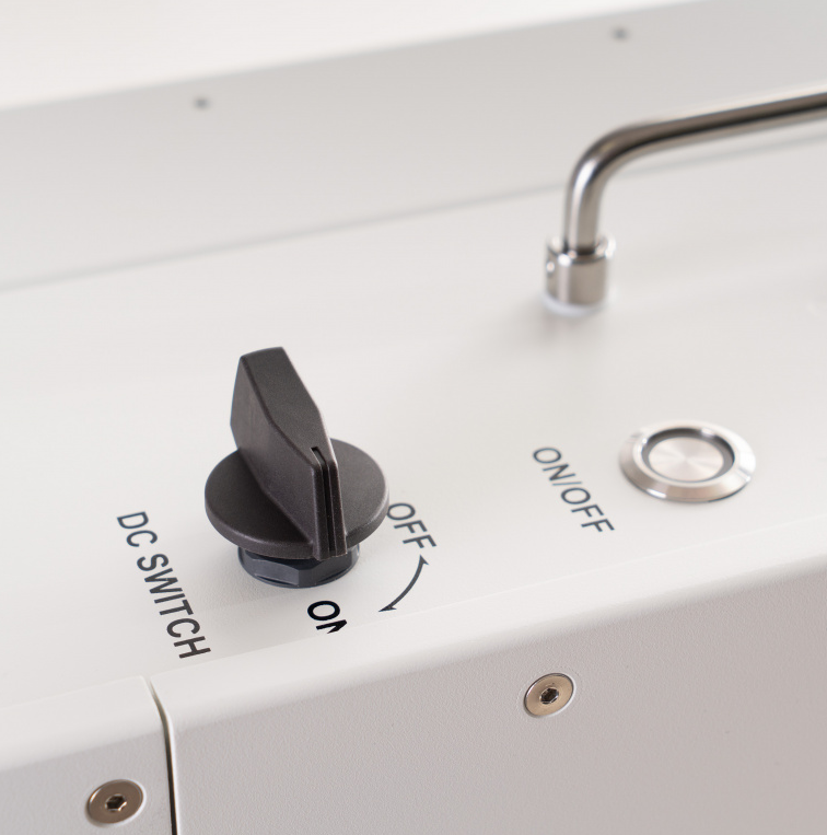 Thumbnail: Boční pohled na Deye Hybrid Inverter