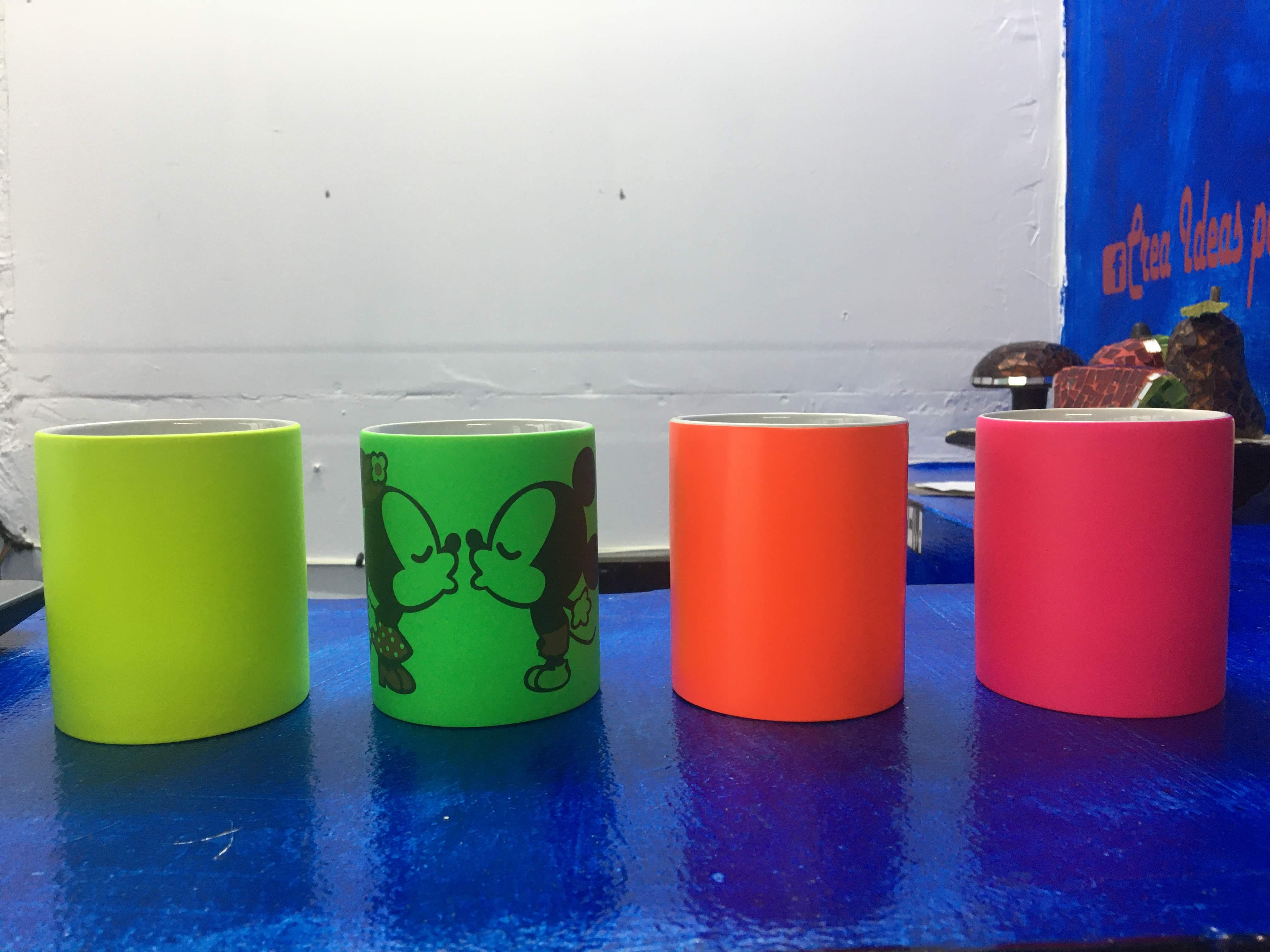 Taza color neón