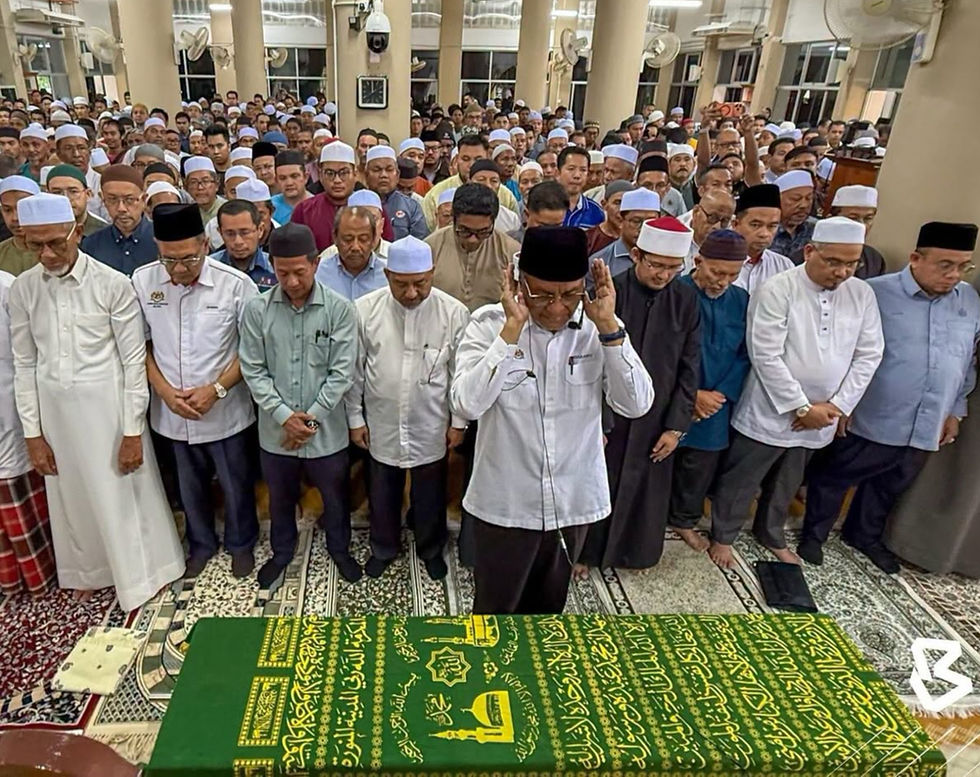 DR DZULKEFLY AHMAD mengimamkan solat jenazah Allahyarham Dr Ainul Baraah Kamarudin di Masjid Al-Karomah, Kampung Baung, Pengkalan Chepa, Kelantan, 13 September 2026. Foto Ihsan Bernama melalui Facebook.