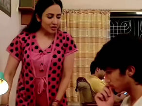 मौसी को रात भर पेला पापा ने माँ के सामने वीडियो