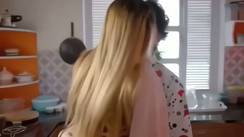 मौसी को पिलवाया अपने फ्रैंड से वीडियो