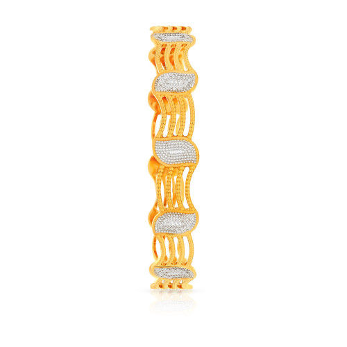 الصورة المصغرة: Charming Gold Bangle EMBNMMSP523