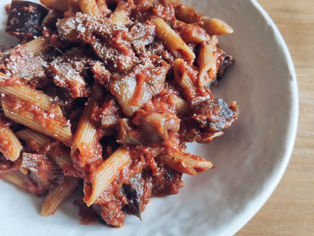Pasta con berenjena arrabiata