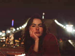 Meet MARIS, A Rising Star in the World of Pop-Electronic Music