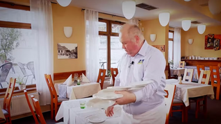 28. Číšník jídlonoš