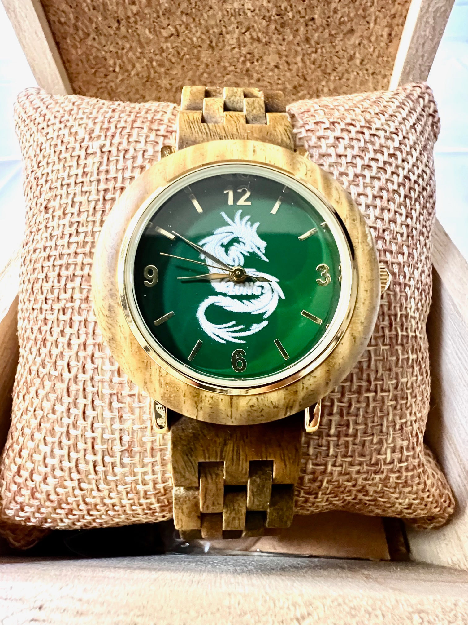 AL1829  (Women Green Wood Dragon TimePiece)