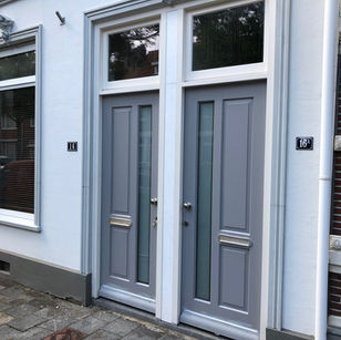 Voordeur pui van 2 woningen