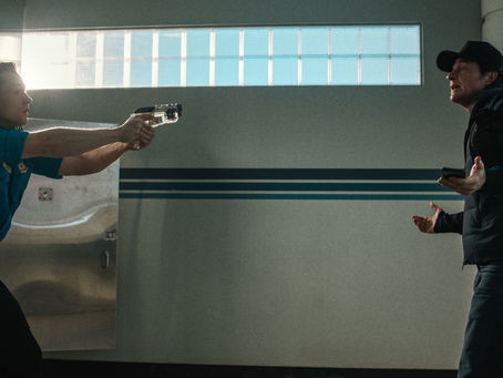 "Carry-On" fails to take off as an enjoyable thriller
